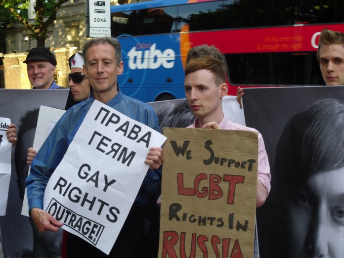 protest_against_russias_banning_of_moscow_gay_pride_2011