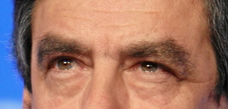 Fillon condamné à 4 ans de prison dont 3 avec sourcils