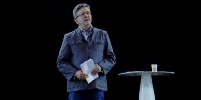 jean-luc-melenchon-est-apparu-d-un-claquement-de-doigt-sur-la-scene-des-docks-de-paris