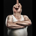 un-doigt-d-honneur-signe-grossier_78131_wide
