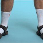 sandales-chaussettes.jpg-tt-width-600-height-400-fill-1-crop-1-bgcolor-FFFFFF