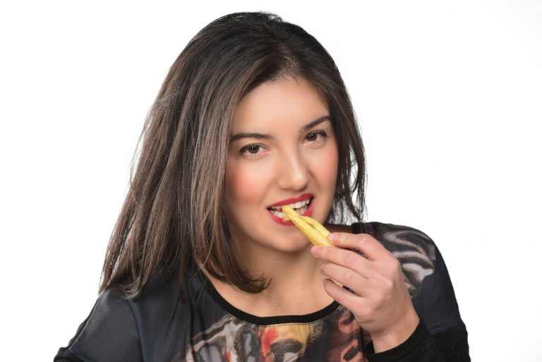 « Non rien pour moi » par celle qui va te piquer la moitié de ton paquet de frites