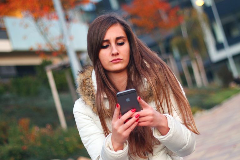 Surveiller ou non? L&rsquo;importance de l&rsquo;éducation à l&rsquo;utilisation des appareils mobiles