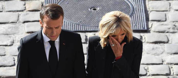 photos-brigitte-macron-en-pleurs-lors-de-l-hommage-national-a-charles-aznavour