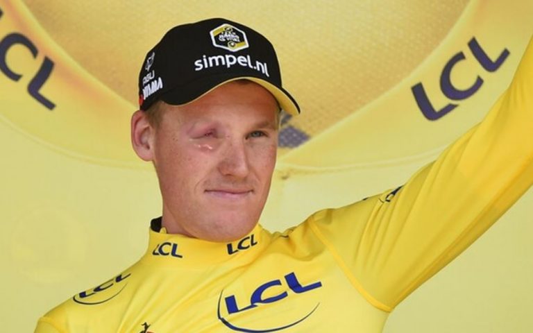 Le maillot jaune du tour de France éborgné par un tir de LBD