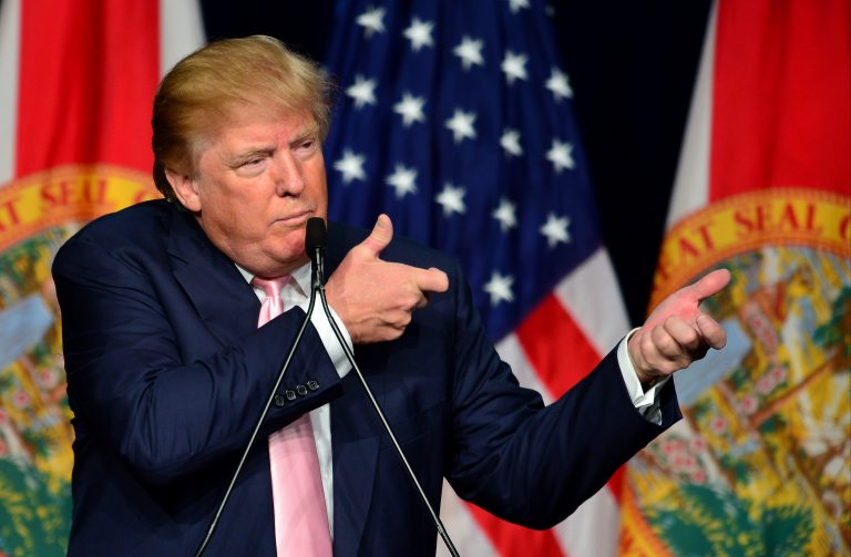 USA : enfermé dans les toilettes de la Maison Blanche avec un otage, Donald Trump refuse de sortir.