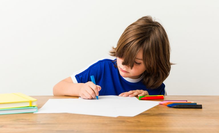 Le doctorant belge de 9 ans surdoué n&rsquo;était en fait qu&rsquo;un nain sociopathe de 22 ans