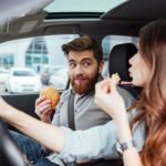 eating-in-car-couple