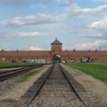 1200px-Birkenau_gate