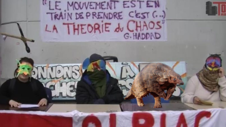 Contre la fermeture, des étudiants de Tolbiac s&rsquo;enferment avec un pangolin nommé Fidel