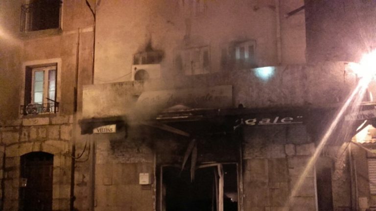 Attentat à Paris, un djihadiste se fait exploser dans un bar: 1 mort