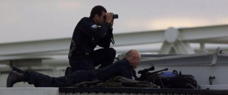 Stade 3 : des policiers sur les toits prêts à tirer sur ceux qui ne respectent pas le confinement