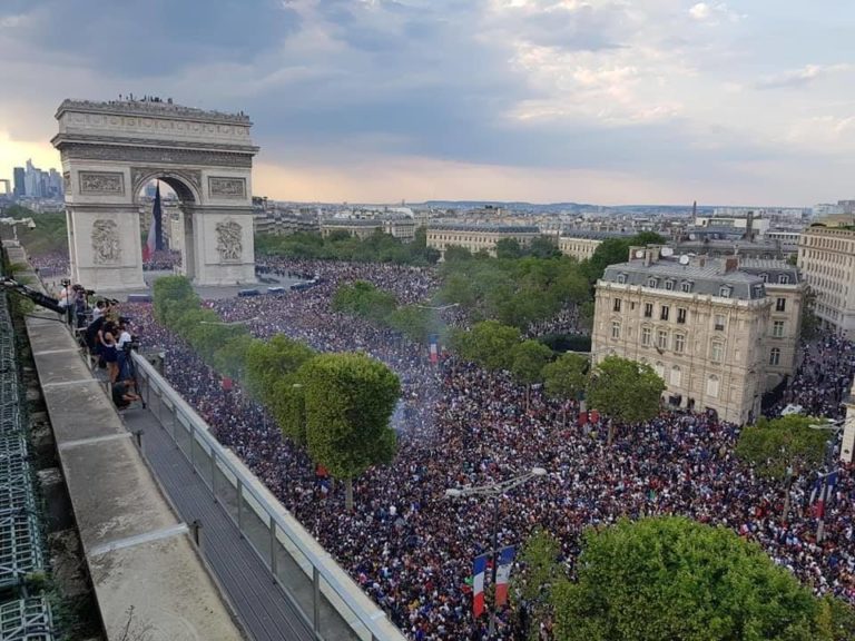 Confinement – Grand rassemblement des agoraphobes pour plagiat