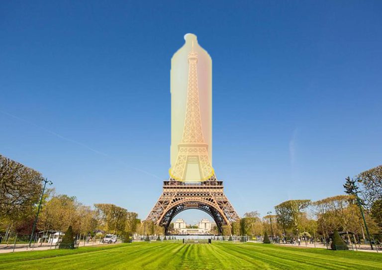 La Mairie de Paris habille la Tour Eiffel d’un masque pour sensibiliser les Français