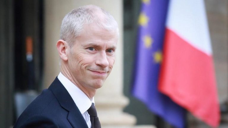 Plan pour la culture: E.MACRON en profite pour nous présenter le ministre de la culture