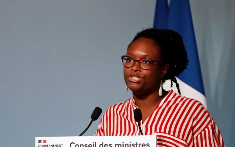 Sibeth Ndiaye sur RTL: « Si Trump prends de la chloroquine, alors j&rsquo;ai le niveau pour en prendre aussi »