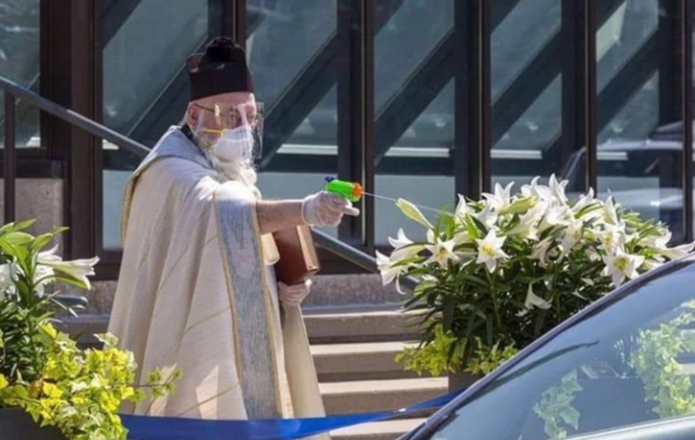 Un agent secret du Vatican aperçu en train d&rsquo;éliminer un apostat en pleine rue