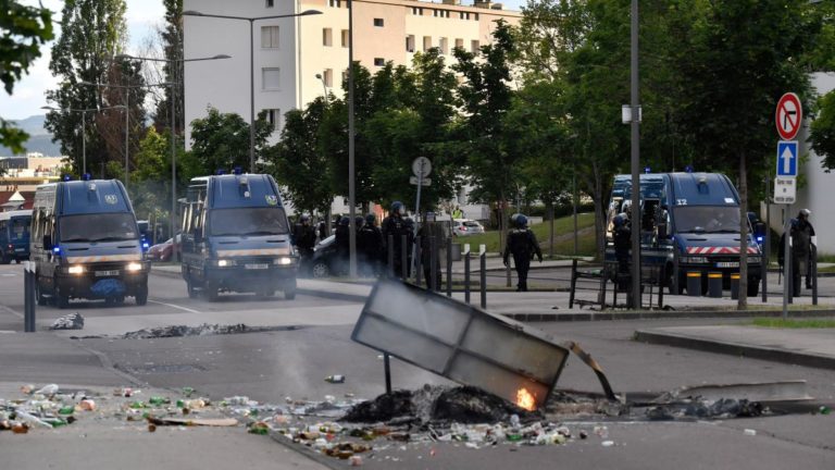 DIJON: 9 Interpellations dans le quartier des grésilles, des couteaux ont été retrouvé dans leurs cuisines !