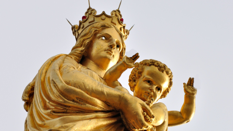 Polémique à Marseille : faut-il déboulonner la statue de JUL ?