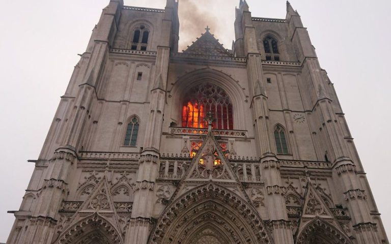 La reconstitution de l&rsquo;incendie de Notre-Dame de Paris se déroule comme prévu
