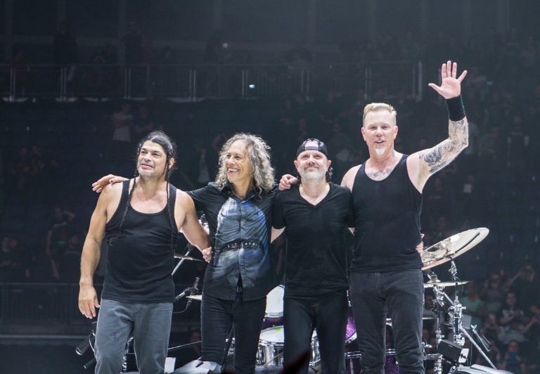 Metallica prépare un album de reprises de Miley Cyrus