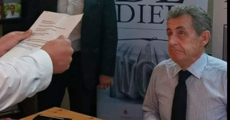 Nicolas Sarkozy élu président de l&rsquo;association de malfaiteurs