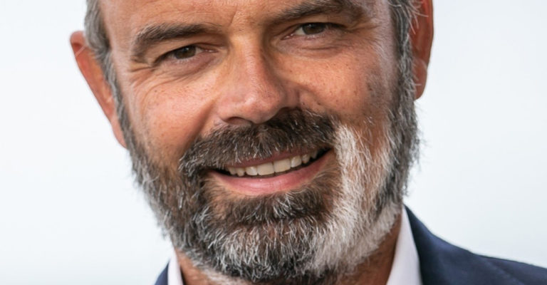 Environnement : Edouard Philippe achève sa mutation en blaireau