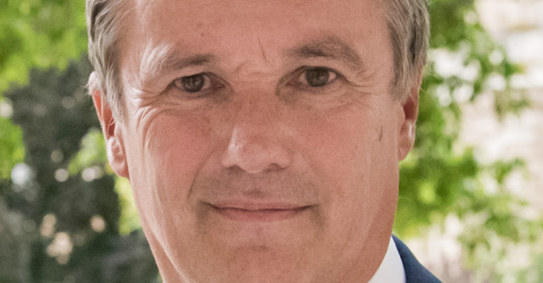 Nicolas Dupont Aignan sur la limite de 6 au nouvel an: « Qui a autant d&rsquo;amis ??? »