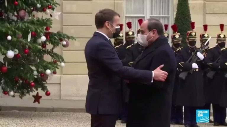 Après avoir reçu le président AL-SISSI, Macron souhaite inviter AL-NONON