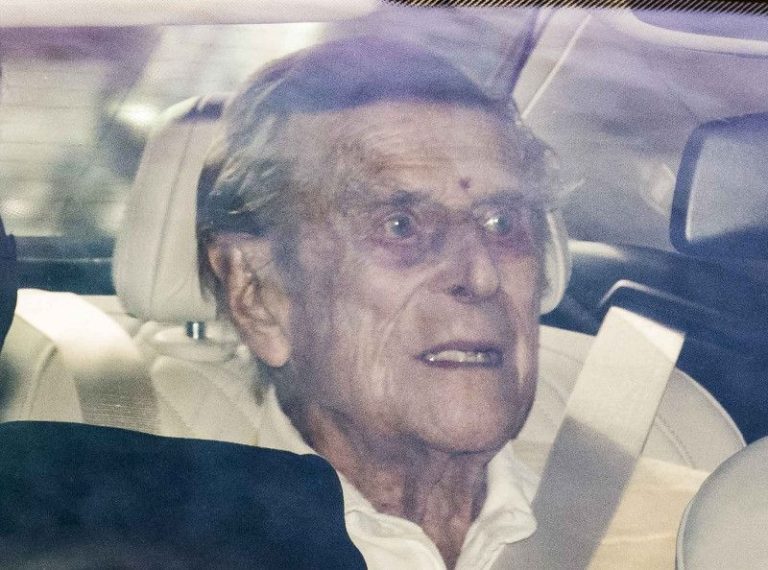 Palpatine est mort, toujours rien pour Luke et Leia