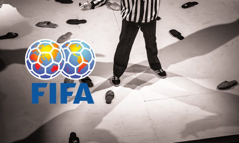 La FIFA autorise le lancer de pantoufle durant les matchs