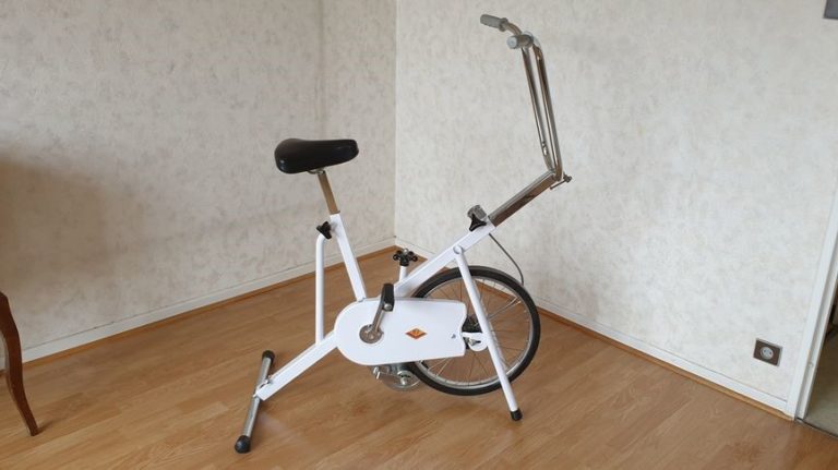 Il arrive en retard au télétravail car son vélo d&rsquo;appartement est cassé