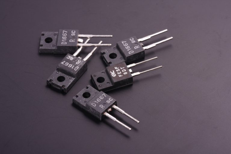 Triac : Excellent conducteur du courant électrique