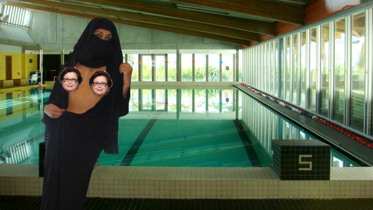 Grenoble: Elle vient en Burkini et seins nus à la piscine (Photo non censurée dans l&rsquo;article)