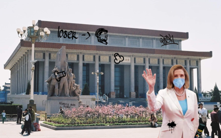 Nancy Pelosi aperçue en train de profaner le mausolée de Mao Zedong