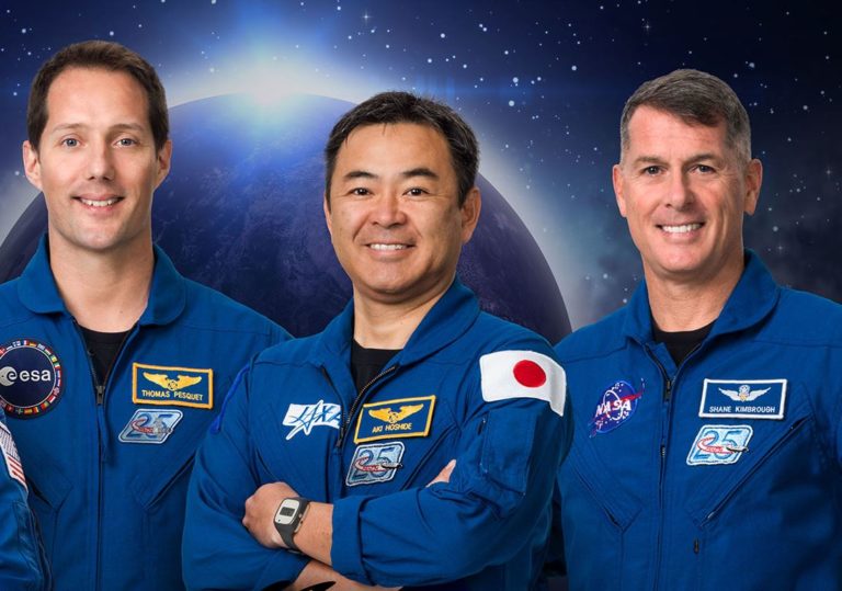 3 astronautes en garde à vue pour avoir montré l&rsquo;orbite