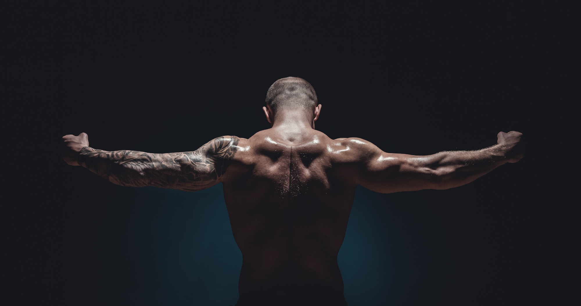 Optimisez vos Performances avec Ostarine et RAD 140 : Des Solutions Révolutionnaires pour les Bodybuilders muscular male Bodybuilder